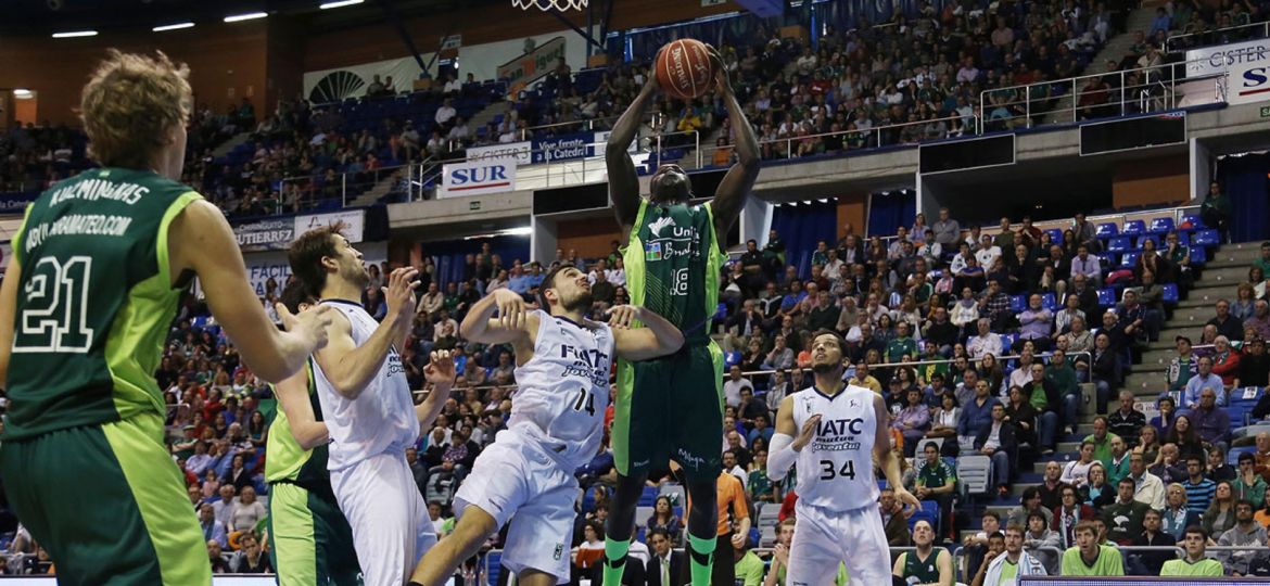 4832__1MaodoNguiraneseelevahaciaelaro_ACBPhotoM.Pozo_1314